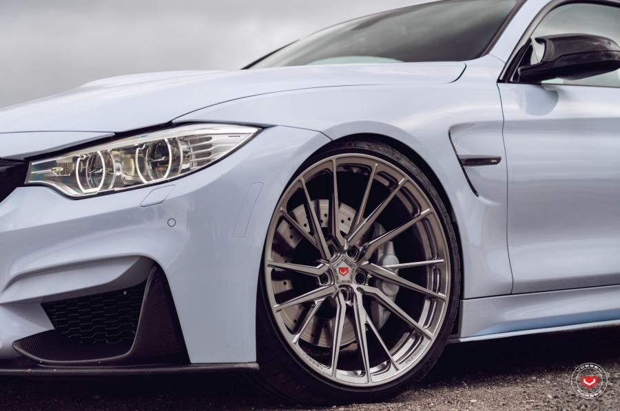 Детали экстерьера BMW M4 Coupe on Vossen Wheels (M-X4T) 2019 года  (фото 2 из 19)